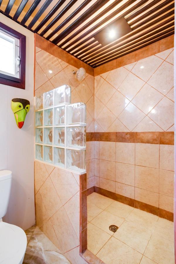 Driftwood Gardens Guesthouse Placencia 외부 사진