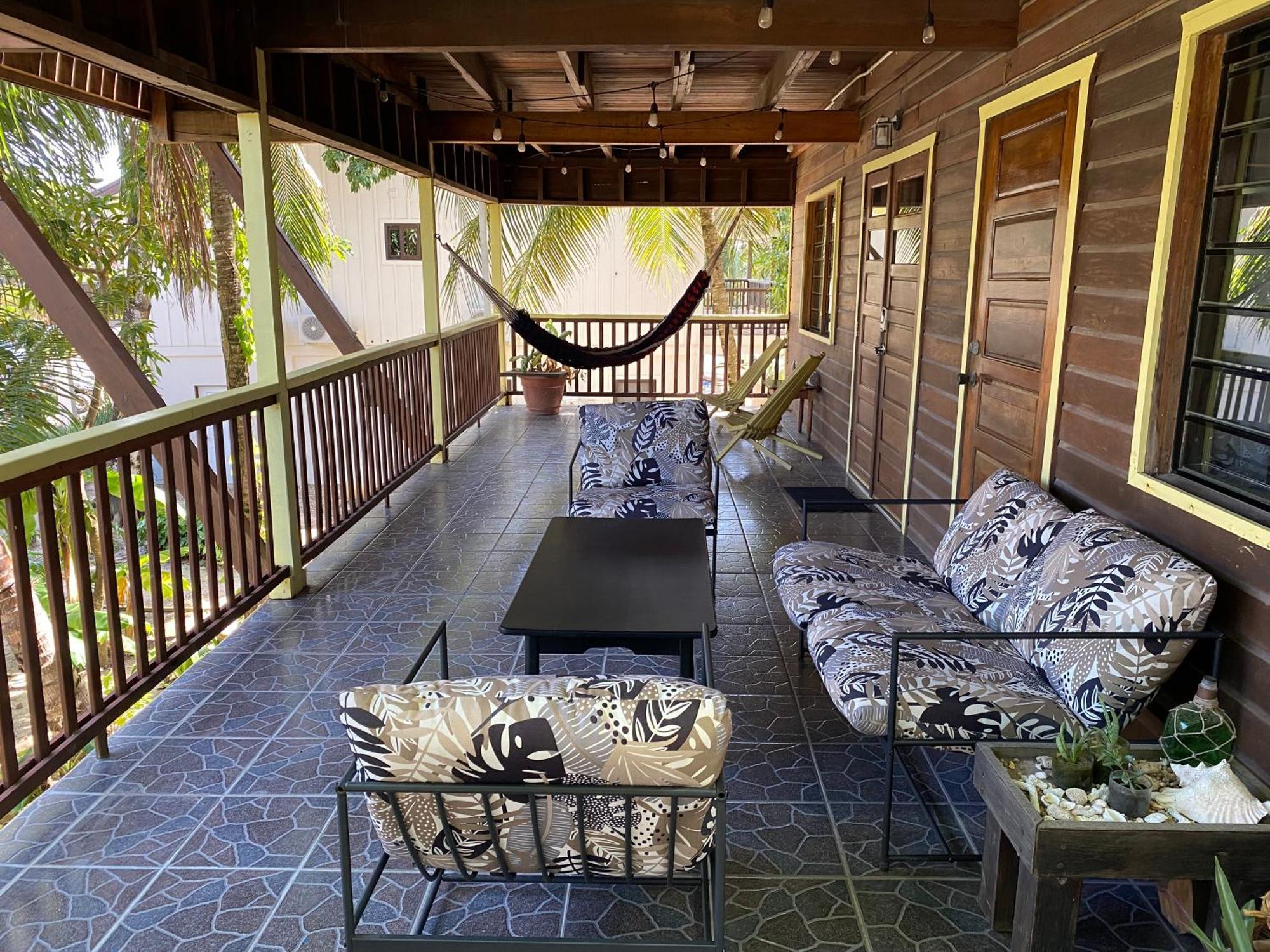 Driftwood Gardens Guesthouse Placencia 외부 사진